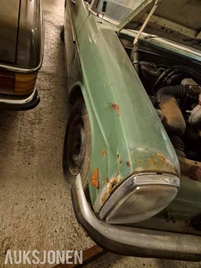 1975 Mercedes-Benz 230, 230 Diesel Ambulanse, Ukjent KM. Lokasjon Råde Østfold